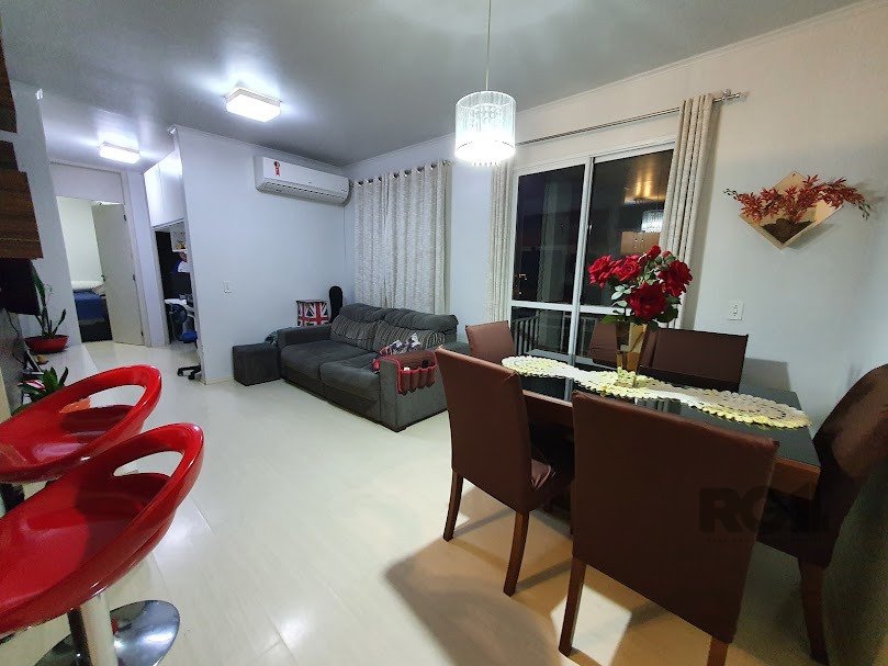 Apartamento com 67m², 3 dormitórios, 1 suíte, 2 vagas no bairro Humaitá em Porto Alegre para Comprar