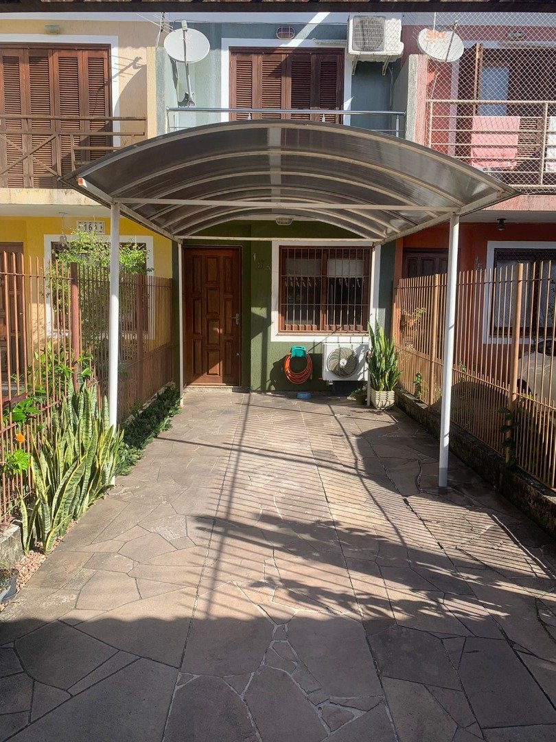 Casa com 77m², 3 dormitórios, 1 suíte, 2 vagas no bairro Hípica Boulevard em Porto Alegre para Comprar