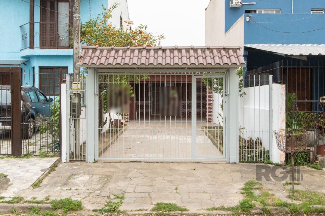 Casa à venda com 1 quarto, 62m², 2 vagas, Rua Enio Berwanger no bairro Hípica em Porto Alegre