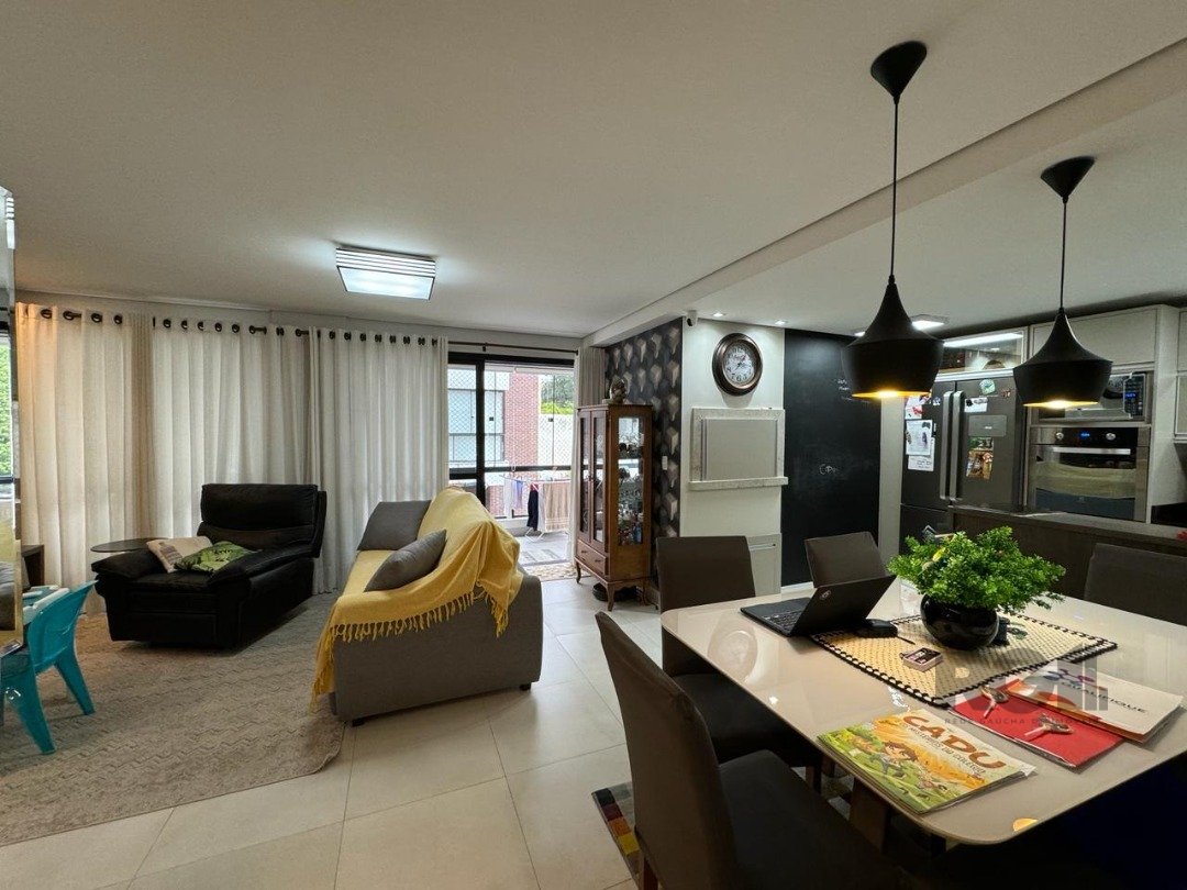 Apartamento com 110m², 3 dormitórios, 1 suíte, 1 vaga no bairro Tristeza em Porto Alegre para Comprar