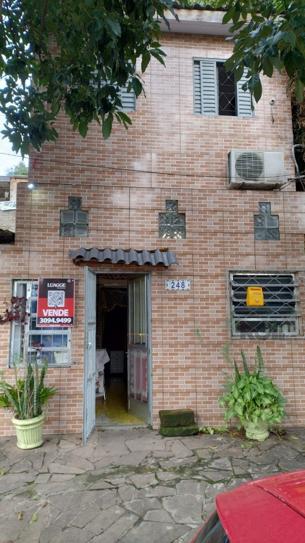 Casa à venda com 2 quartos, 150m², Rua Doutor Paulino Guerra no bairro Jardim Itu Sabará em Porto Alegre