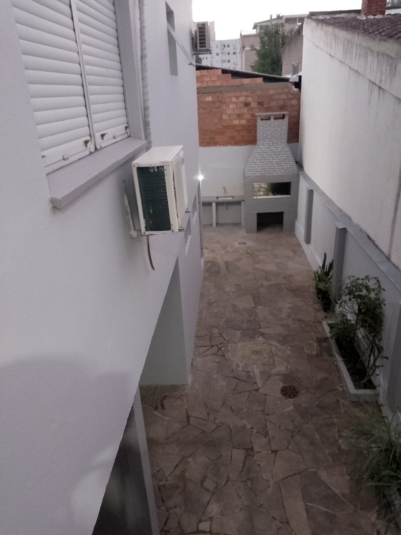 Apartamento JK à venda com 1 quarto, 30m², Rua Professora Cecy Cordeiro Thofehrn no bairro Barão do Caí em Porto Alegre