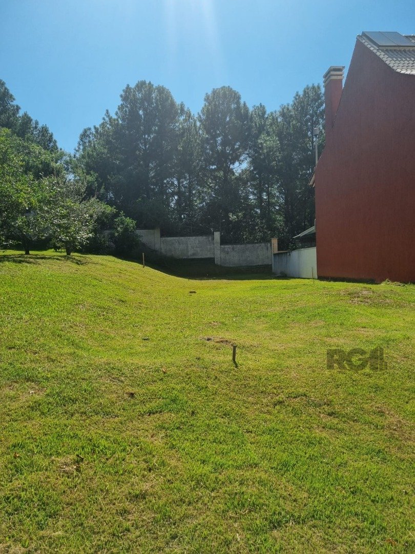 Terreno em Condominio à venda , 330m², Avenida Edgar Pires de Castro no bairro Hípica em Porto Alegre