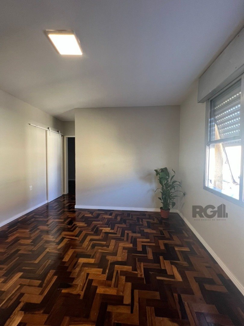 Apartamento à venda com 2 quartos, 51m², 1 vaga, Avenida Taquary no bairro Cristal em Porto Alegre