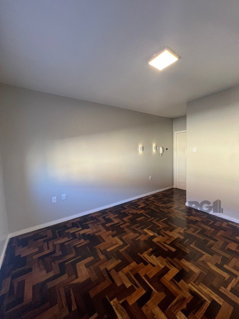 Apartamento à venda com 2 quartos, 51m², 1 vaga, Avenida Taquary no bairro Cristal em Porto Alegre