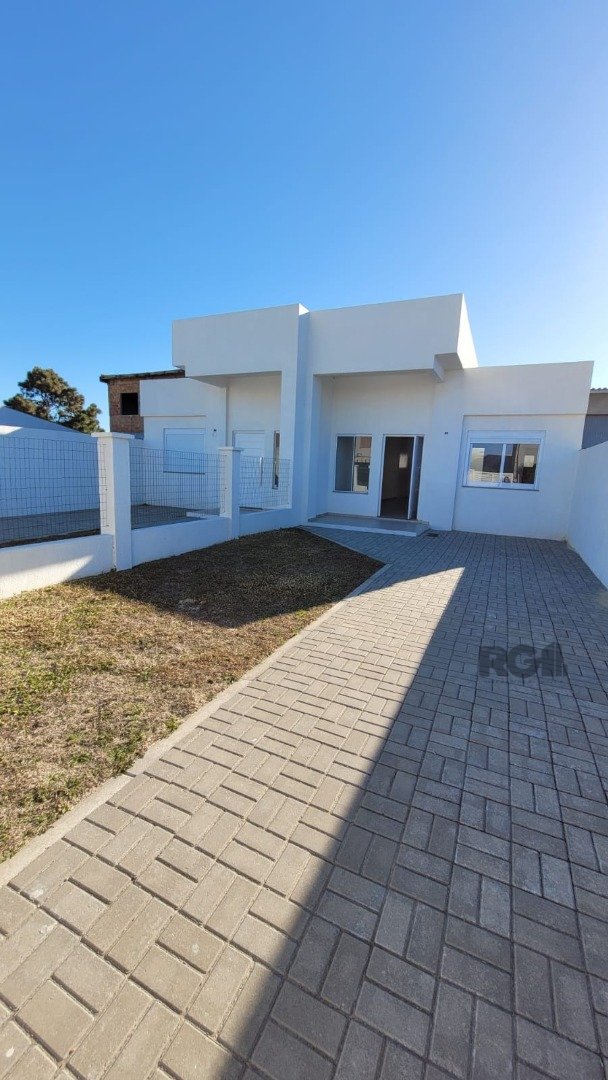 Casa com 111m², 3 dormitórios, 1 suíte, 1 vaga no bairro Centro em Capão da Canoa para Comprar