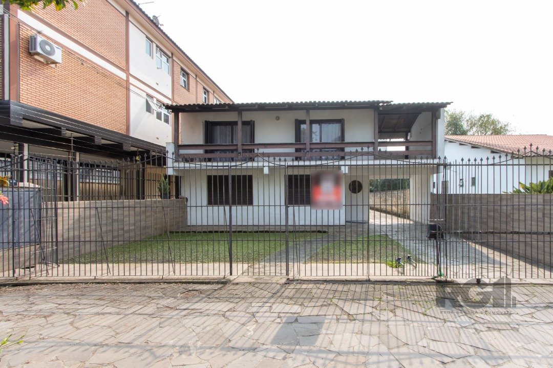 Casa com 481m², 7 dormitórios no bairro Camaquã em Porto Alegre