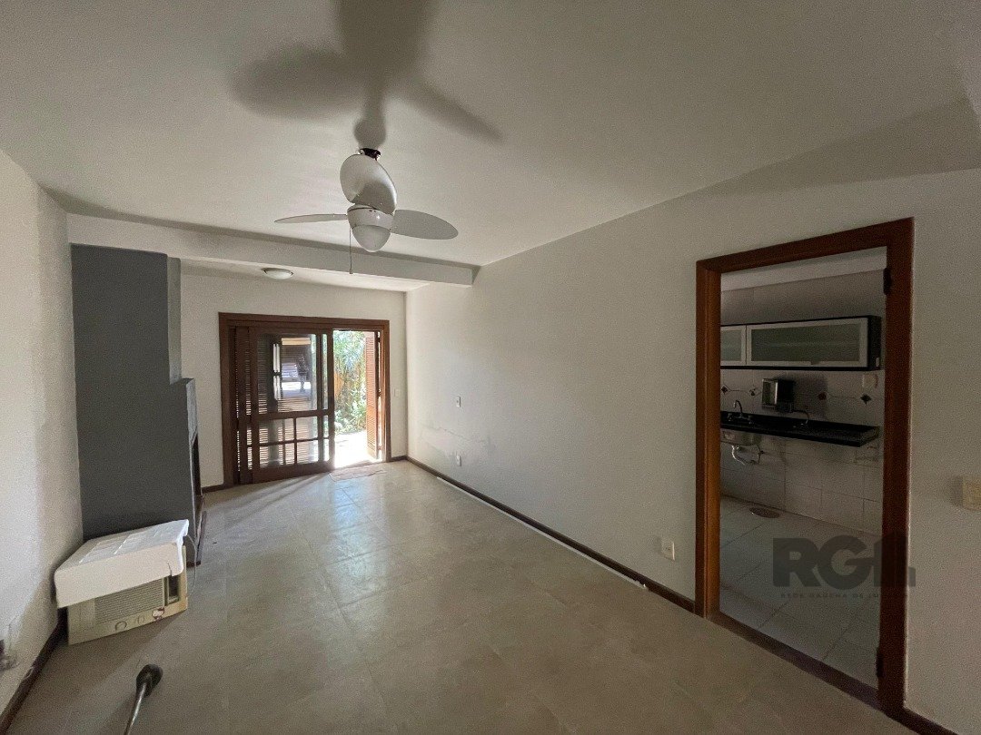 Casa de Condomínio para alugar com 3 quartos, 81m² - Foto 1