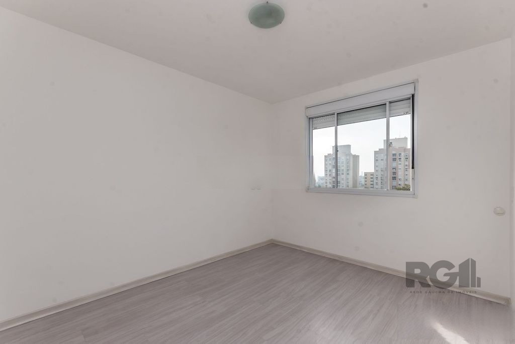 Apartamento com 56m², 2 dormitórios, 1 suíte, 1 vaga no bairro Sarandi em Porto Alegre para Comprar