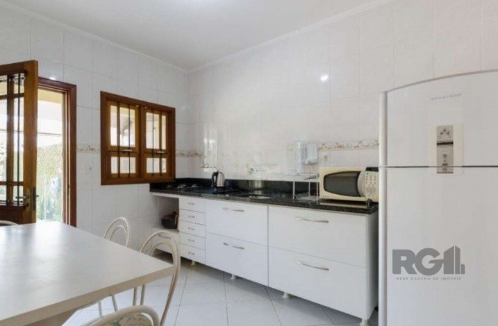 Casa para alugar com 4 quartos, 290m² - Foto 9