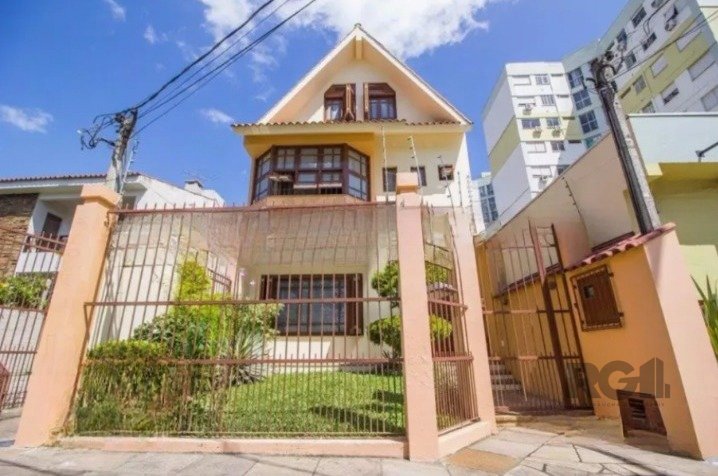 Casa para alugar com 4 quartos, 290m² - Foto 1