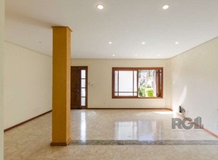 Casa para alugar com 4 quartos, 290m² - Foto 3