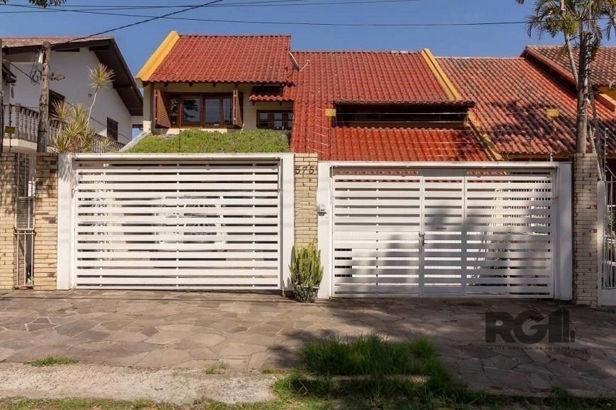 Casa para alugar com 4 quartos, 351m² - Foto 1