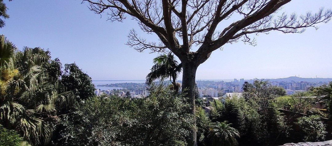 Casa com 480m², 4 dormitórios no bairro Sétimo Céu em Porto Alegre