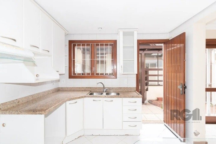 Casa de Condomínio para alugar com 3 quartos, 251m² - Foto 16