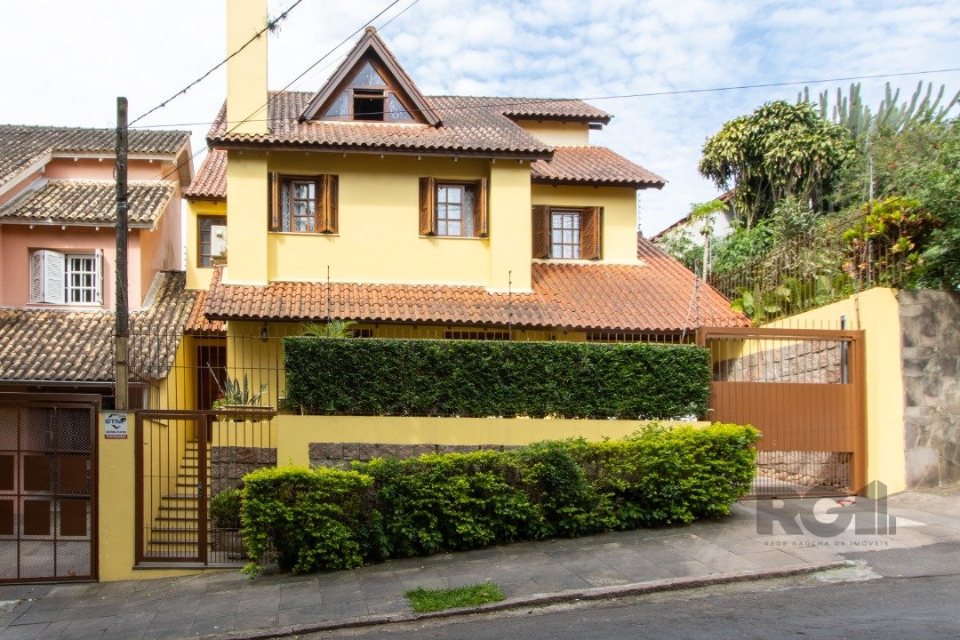 Casa para alugar com 3 quartos, 219m² - Foto 1