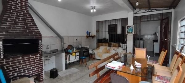 Casa com 192m², 3 dormitórios no bairro Nonoai em Porto Alegre