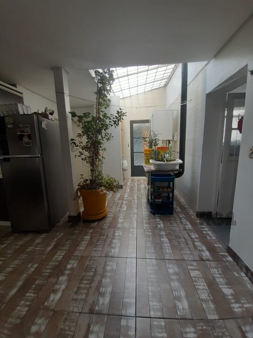 Casa para alugar com 4 quartos, 310m² - Foto 13