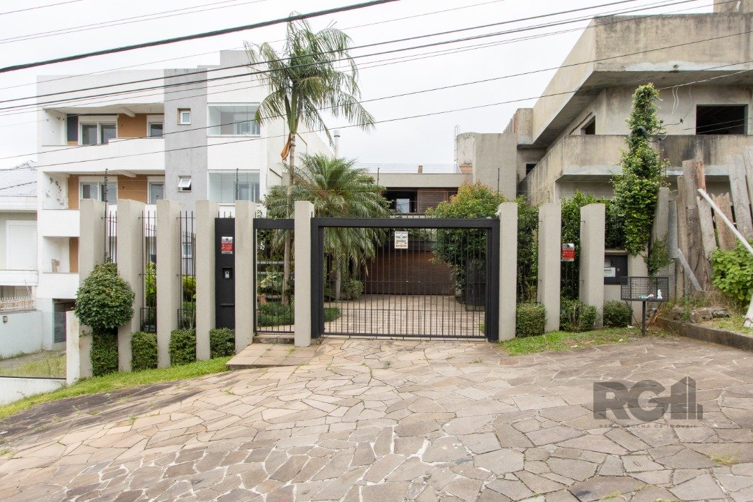 Casa para alugar com 4 quartos, 359m² - Foto 1