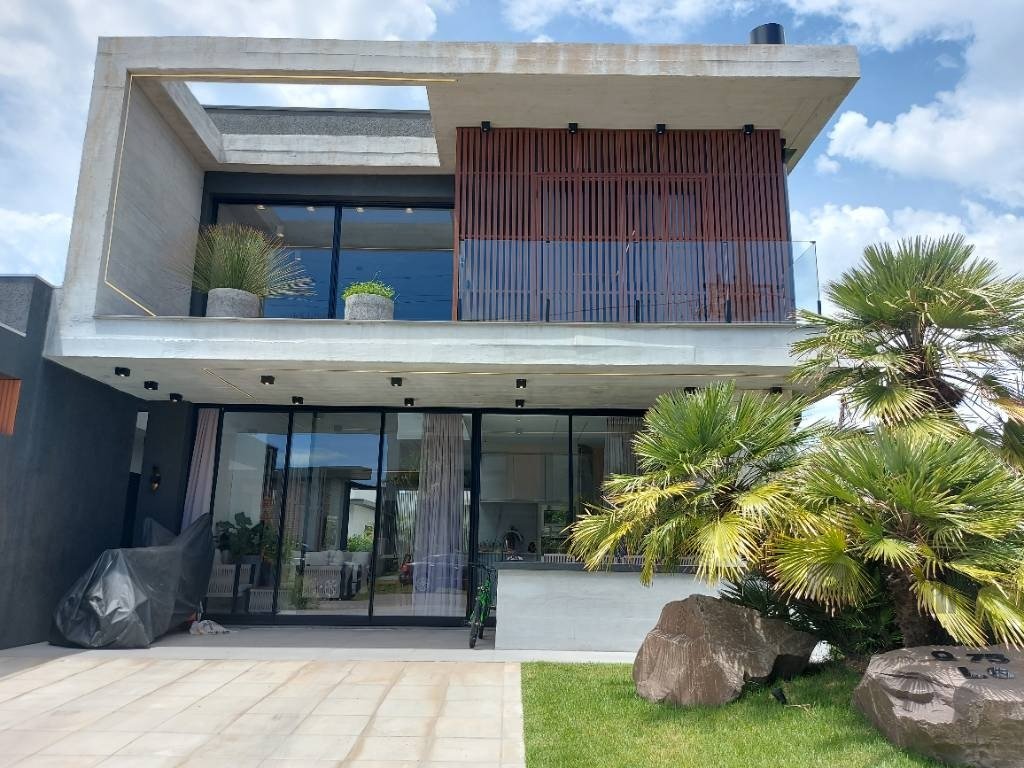 Casa de Condomínio à venda com 4 quartos, 207m² - Foto 1