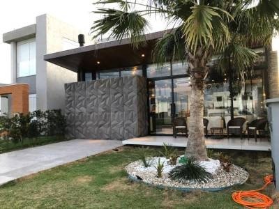 Casa de Condomínio à venda com 3 quartos, 139m² - Foto 1