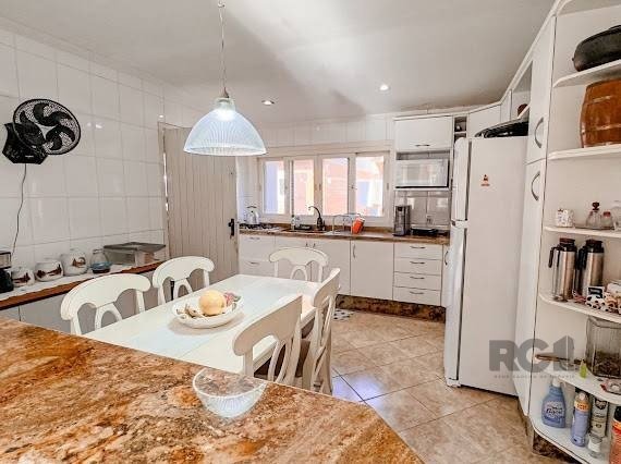 Casa à venda com 3 quartos, 172m² - Foto 1