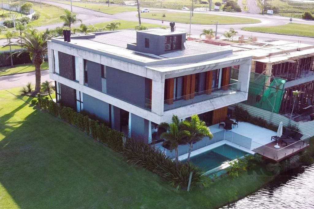 Casa de Condomínio à venda com 5 quartos, 456m² - Foto 2