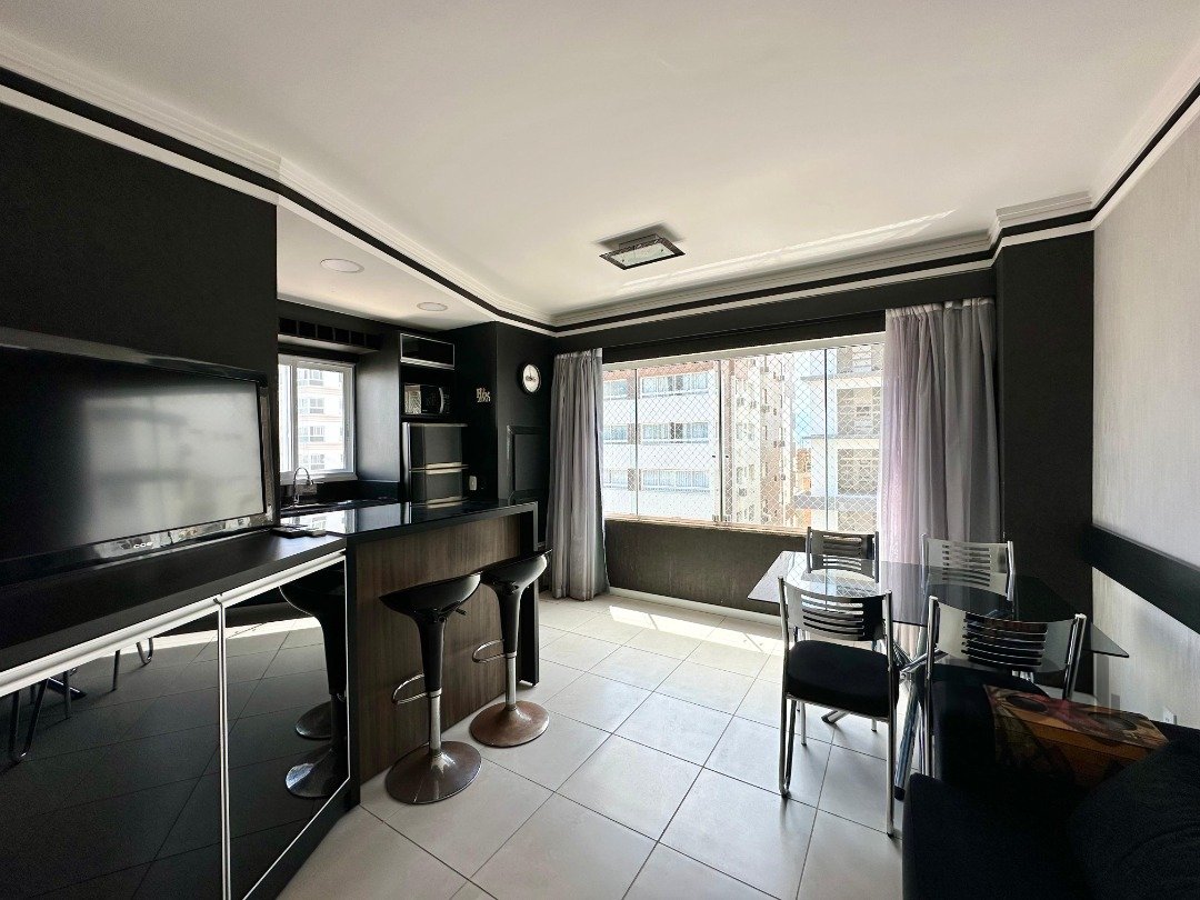 Apartamento à venda com 2 quartos, 90m² - Foto 2