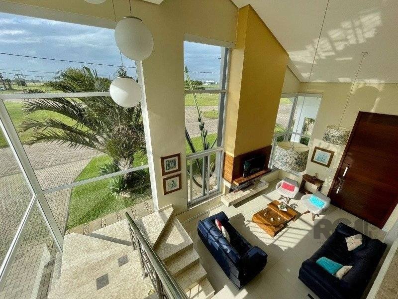 Casa de Condomínio à venda com 4 quartos, 246m² - Foto 2