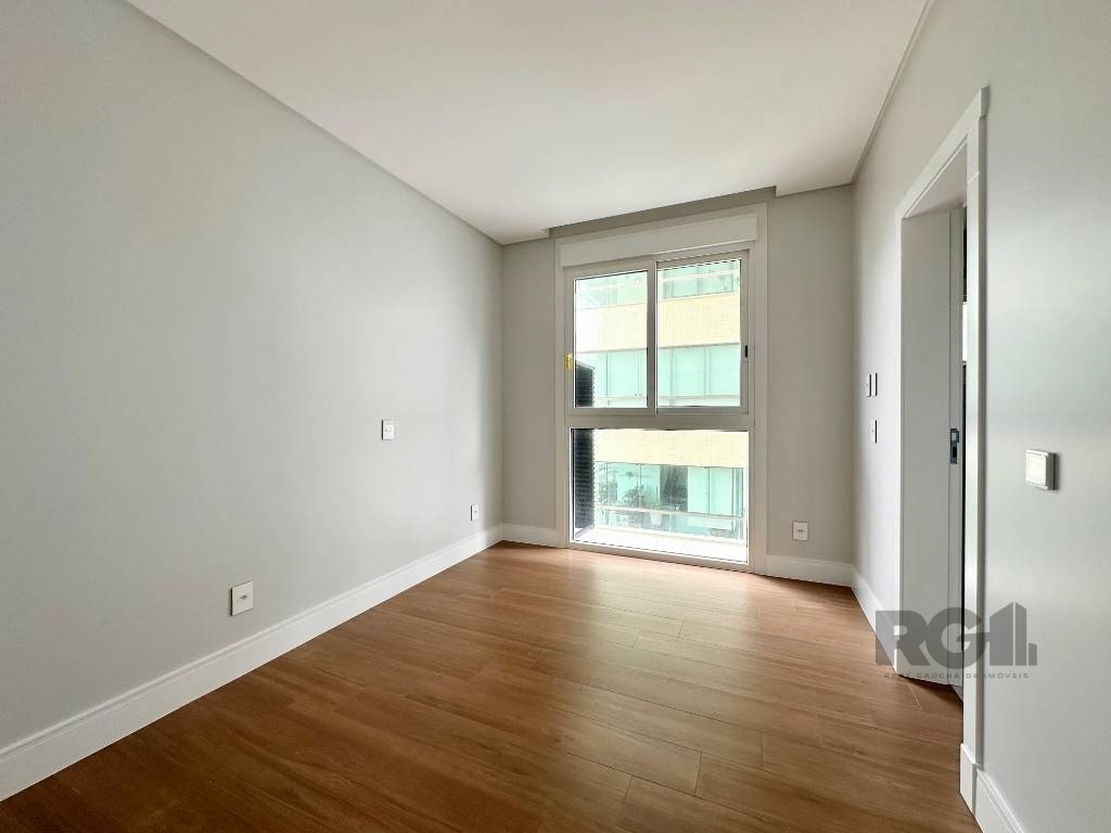 Apartamento à venda com 3 quartos, 222m² - Foto 11