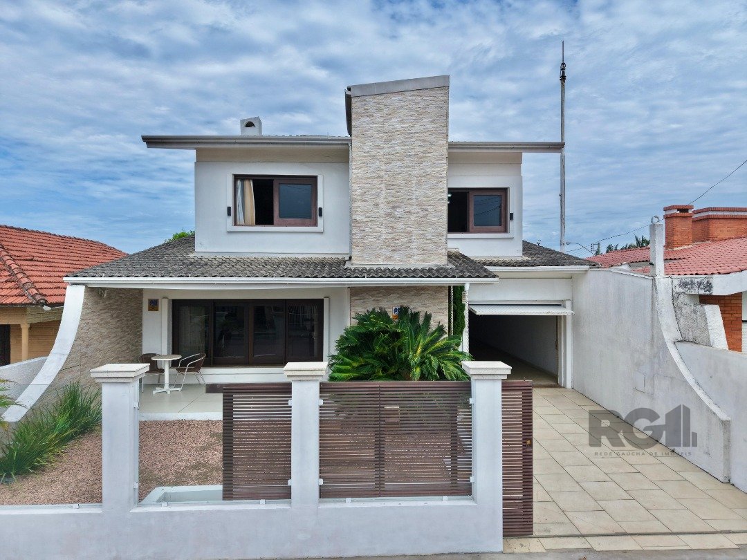 Sobrado à venda com 4 quartos, 238m² - Foto 1