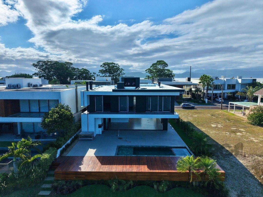 Casa de Condomínio à venda com 5 quartos, 582m² - Foto 5