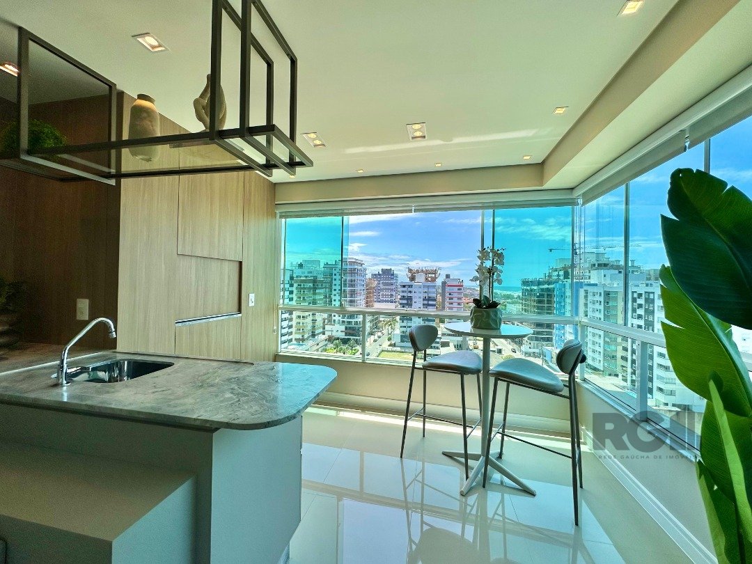 Apartamento à venda com 170m², 3 quartos, 1 suíte, 1 vaga no bairro Zona Nova em Capão da Canoa