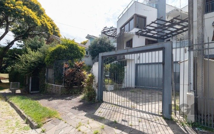 Casa para alugar com 5 quartos, 304m² - Foto 2