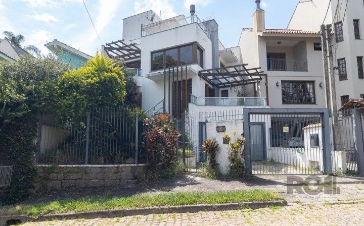 Casa para alugar com 5 quartos, 304m² - Foto 1