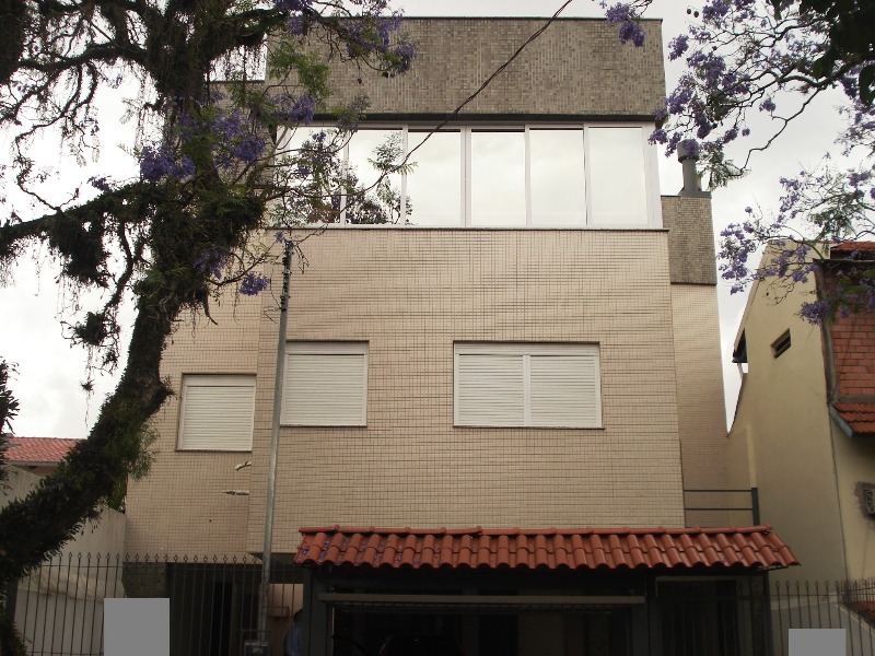 Casa com 300m², 3 dormitórios, 3 suítes, 3 vagas no bairro Tristeza em Porto Alegre para Comprar