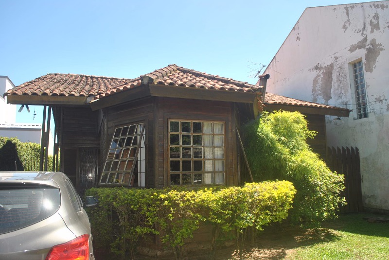 Casa com 250m², 3 dormitórios, 4 vagas no bairro Serraria em Porto Alegre para Comprar