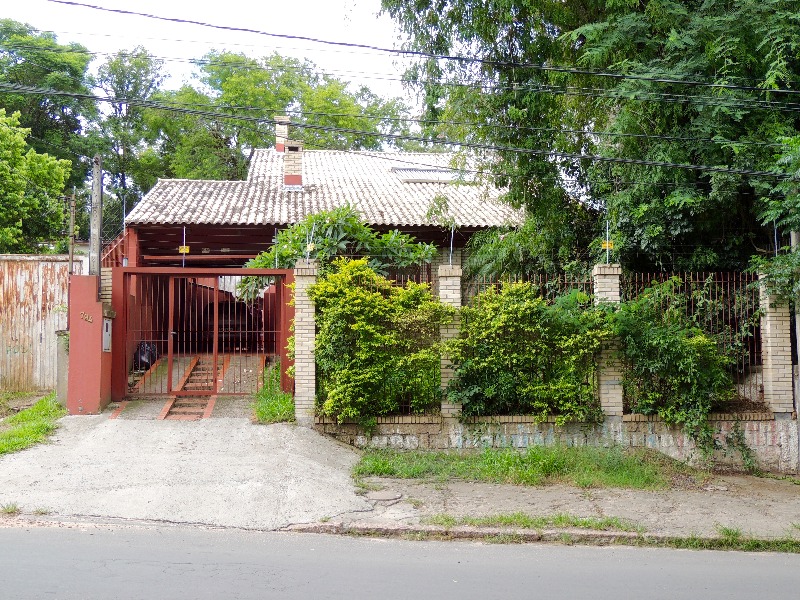 Casa com 132m², 3 dormitórios, 2 suítes, 3 vagas no bairro Belém Novo em Porto Alegre para Comprar