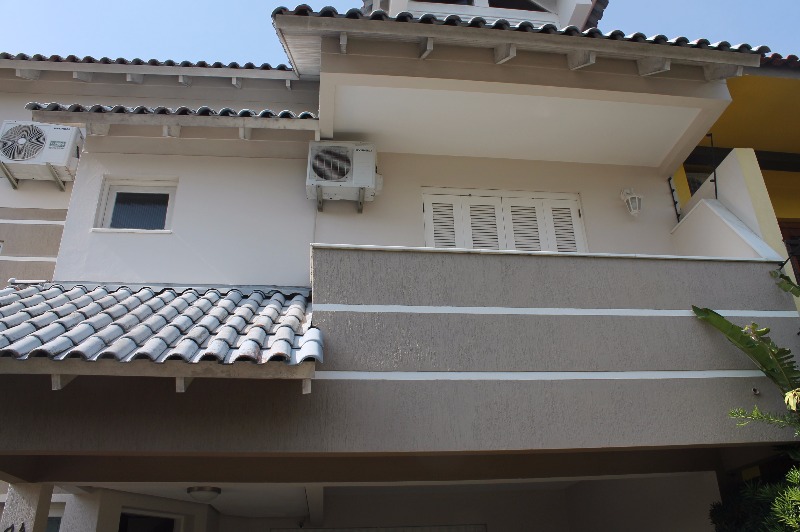 Casa com 220m², 3 dormitórios, 1 suíte, 4 vagas no bairro Ipanema em Porto Alegre para Comprar