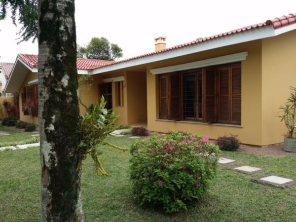 Casa com 416m², 4 dormitórios, 2 suítes, 5 vagas no bairro Vila Assunção em Porto Alegre para Comprar