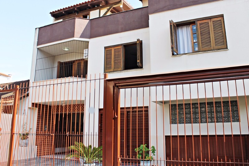Cobertura com 158m², 3 dormitórios, 2 vagas no bairro Tristeza em Porto Alegre para Comprar