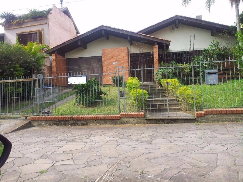 Casa com 400m², 3 dormitórios, 1 suíte, 2 vagas no bairro Cristal em Porto Alegre para Comprar
