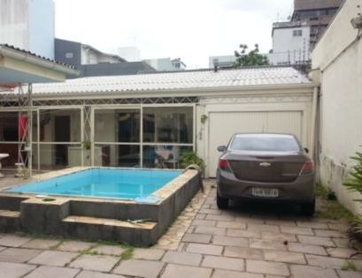 Casa com 330m², 5 dormitórios, 1 suíte, 7 vagas no bairro Menino Deus em Porto Alegre para Comprar