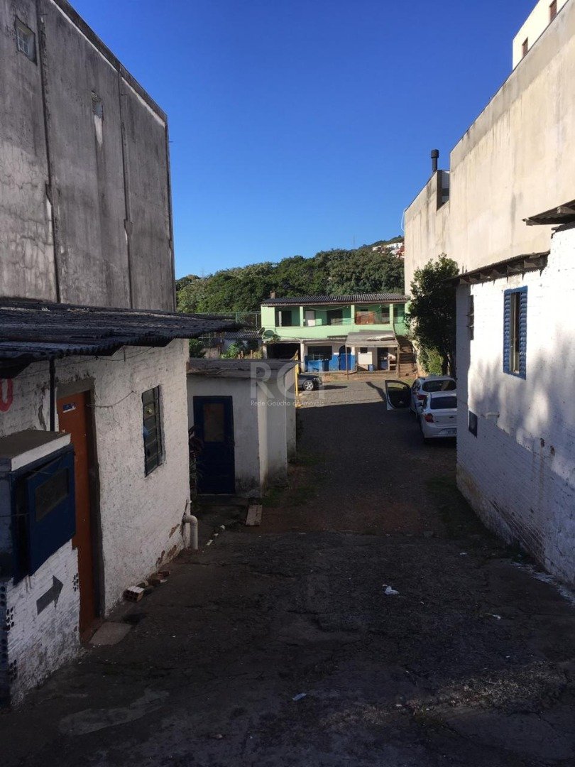 Terreno com 701m² no bairro Cavalhada em Porto Alegre para Comprar