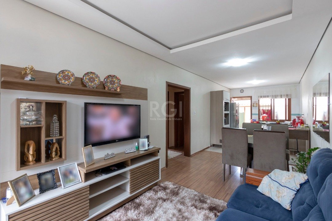 Casa com 120m², 3 dormitórios, 1 suíte, 3 vagas no bairro Vila Nova em Porto Alegre para Comprar