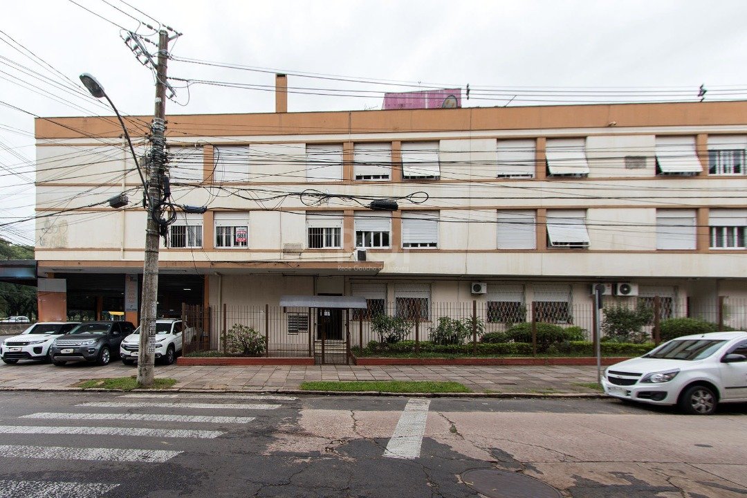 Apartamento com 101m², 3 dormitórios, 1 vaga no bairro Menino Deus em Porto Alegre para Comprar