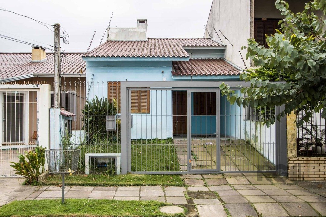 Casa com 85m², 3 dormitórios, 1 suíte, 2 vagas no bairro Aberta Dos Morros em Porto Alegre para Comprar