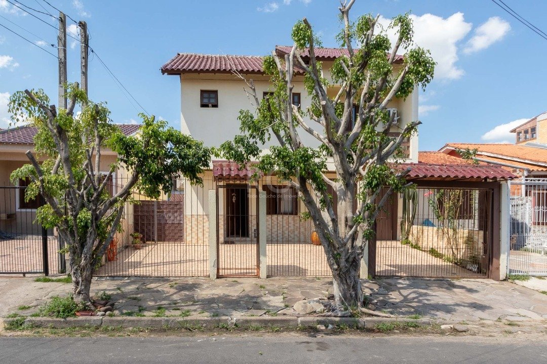 Casa com 175m², 3 dormitórios, 1 suíte, 3 vagas no bairro Aberta Dos Morros em Porto Alegre para Comprar