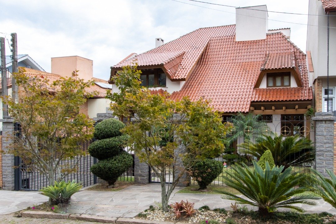 Casa com 509m², 4 dormitórios, 2 suítes, 4 vagas no bairro Jardim Isabel em Porto Alegre para Comprar