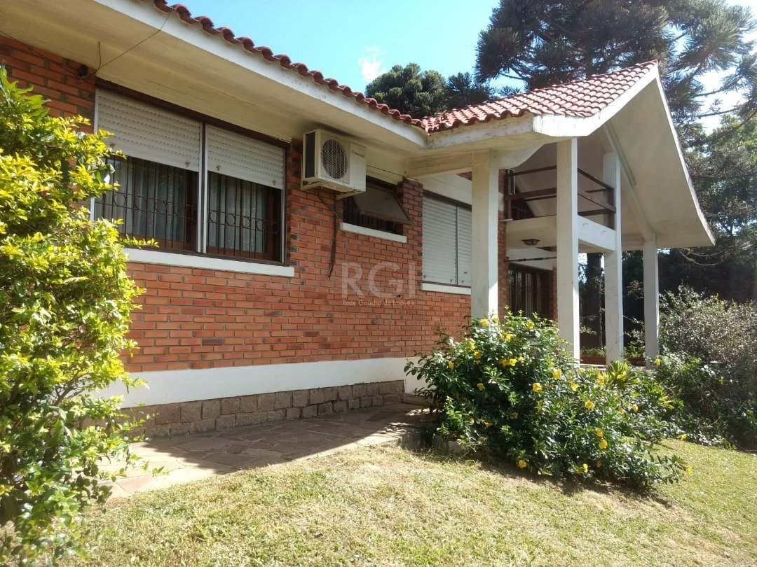 Casa com 250m², 3 dormitórios, 1 suíte, 4 vagas no bairro Taruma em Viamão para Comprar